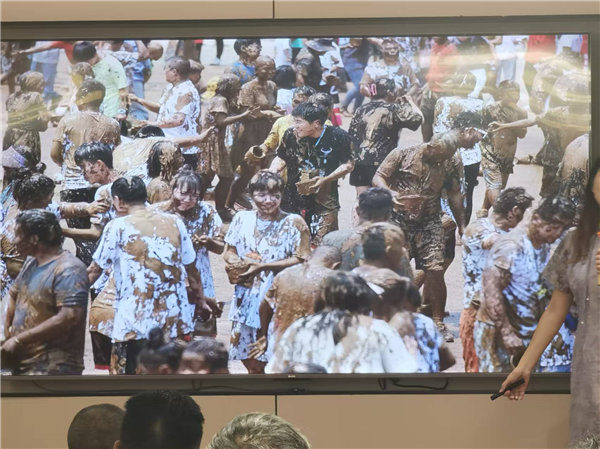 綿陽(yáng)中旅行假日旅行社舉行“什邡號(hào).2025熊貓專(zhuān)列”旅游線路分享會(huì)